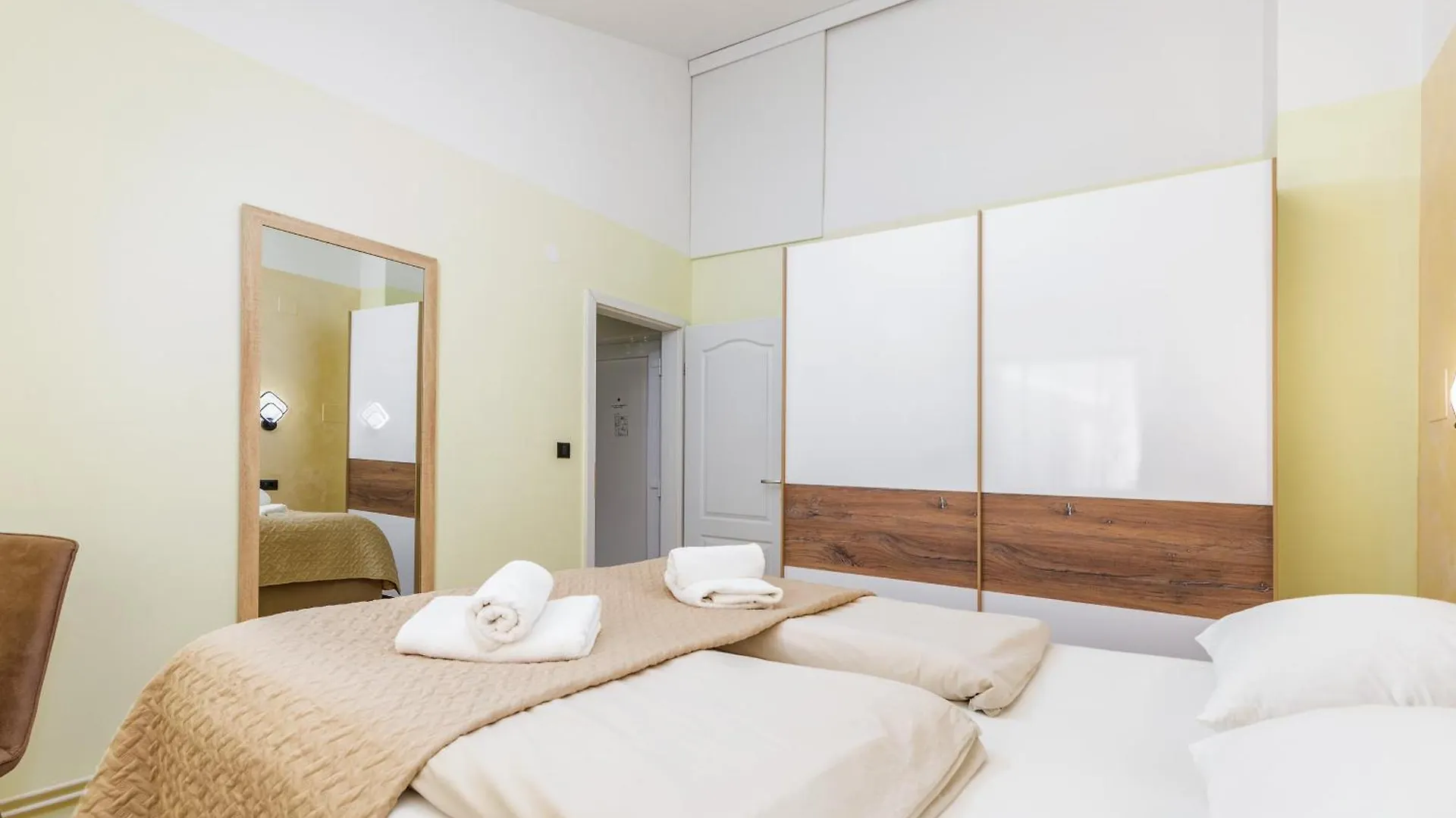 Apartments Ana-Maria فاجانا